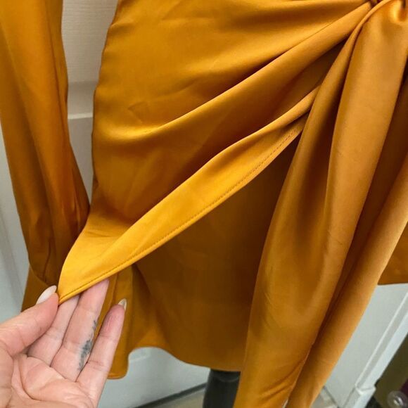 Hello Molly satin mini dress, size 4 - Picture 4 of 10